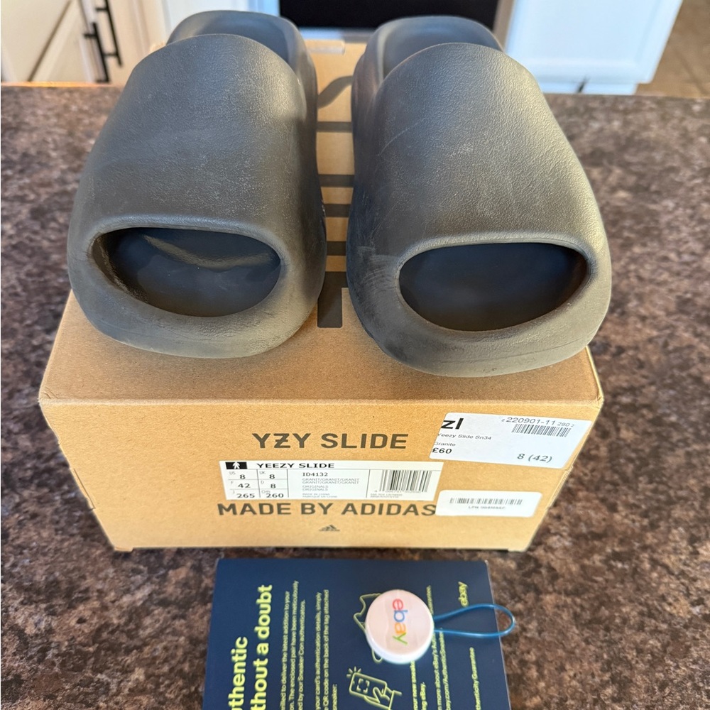 Men’s size 8 Yeezy Slides in granite